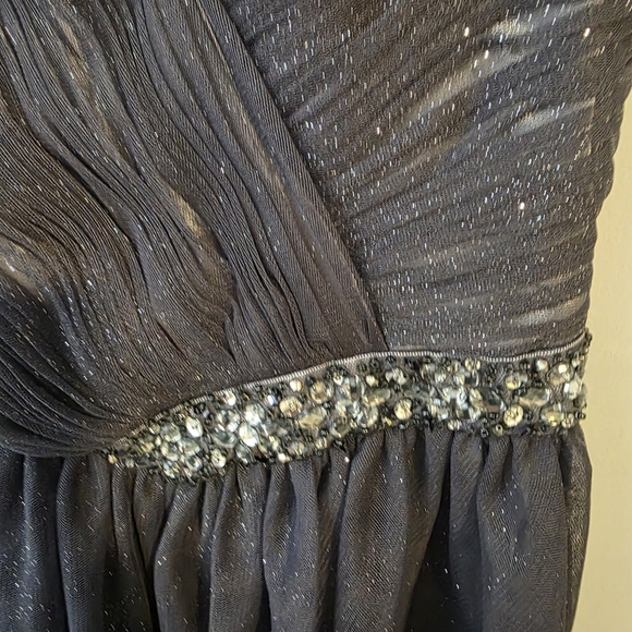 Laura Elegant Gray Strapless Dress - size 6 - Picture 3 of 11